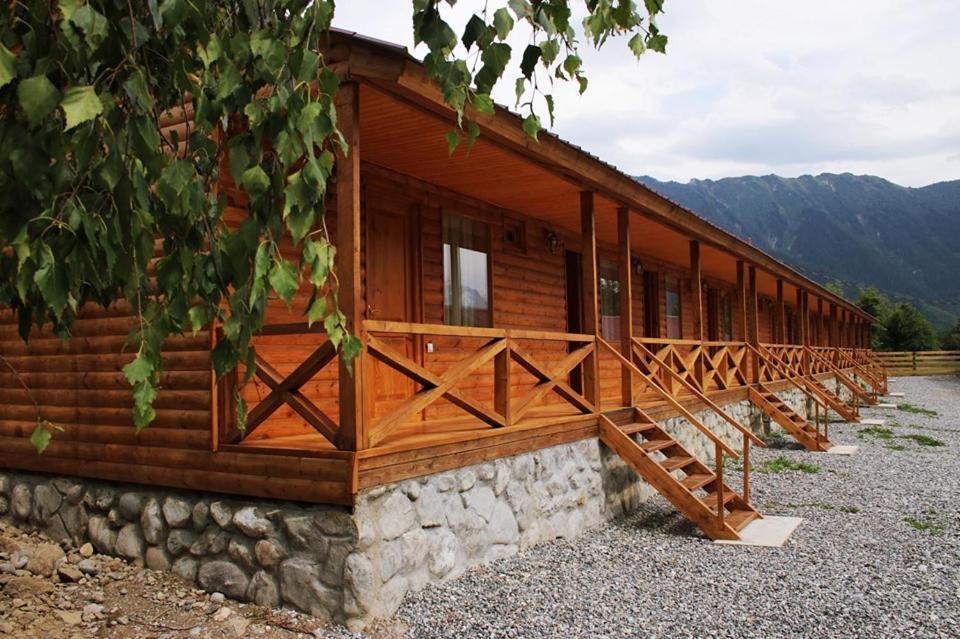 Hotel Ushba Hill Местия Екстериор снимка